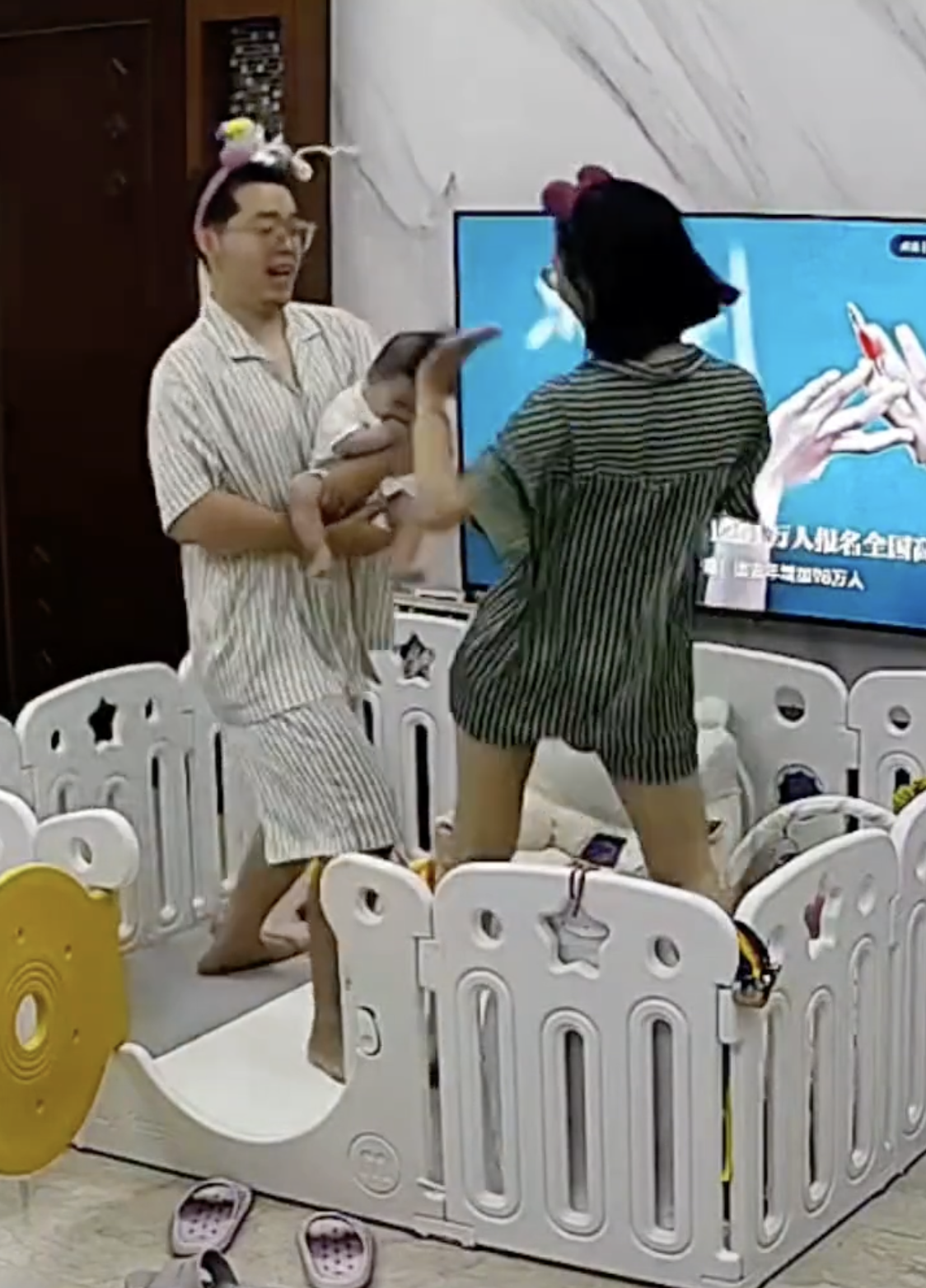 湘湘的晚安系列|95后夫妻一边带娃一边斗舞:谁输谁带一天