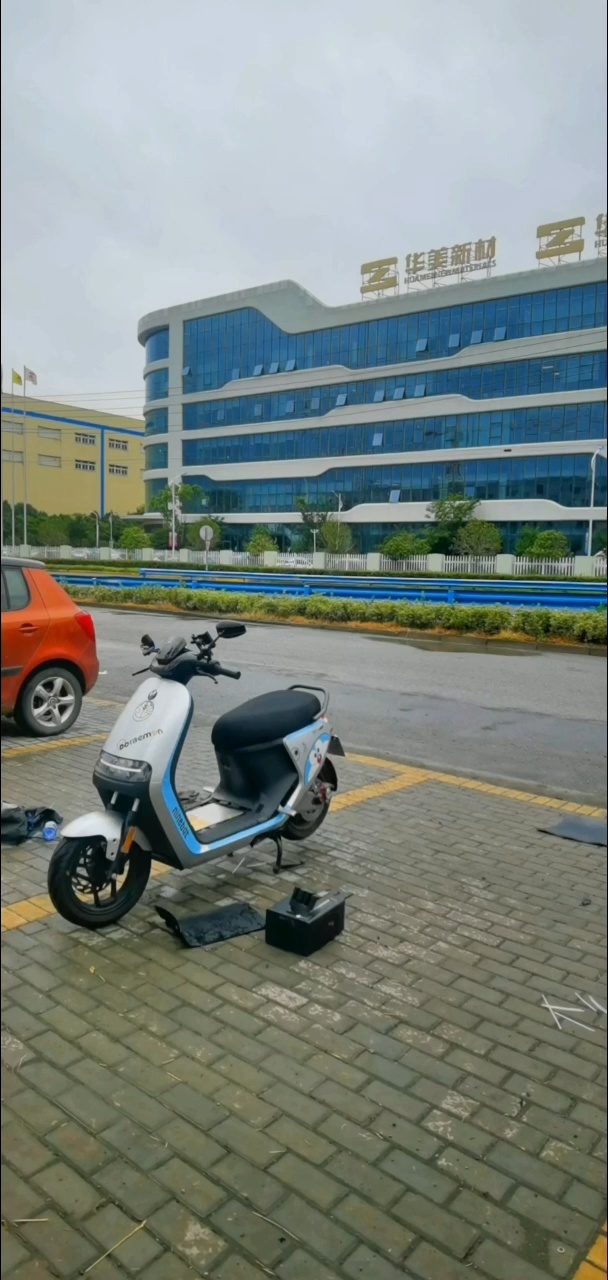 九号e125装72v120ah大单体续航250-300公里