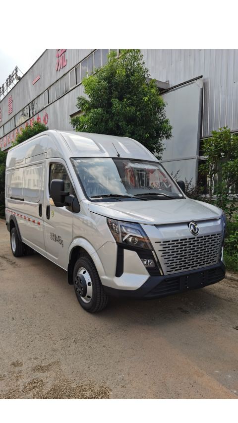 23款东风御风柴油8立方冷藏车