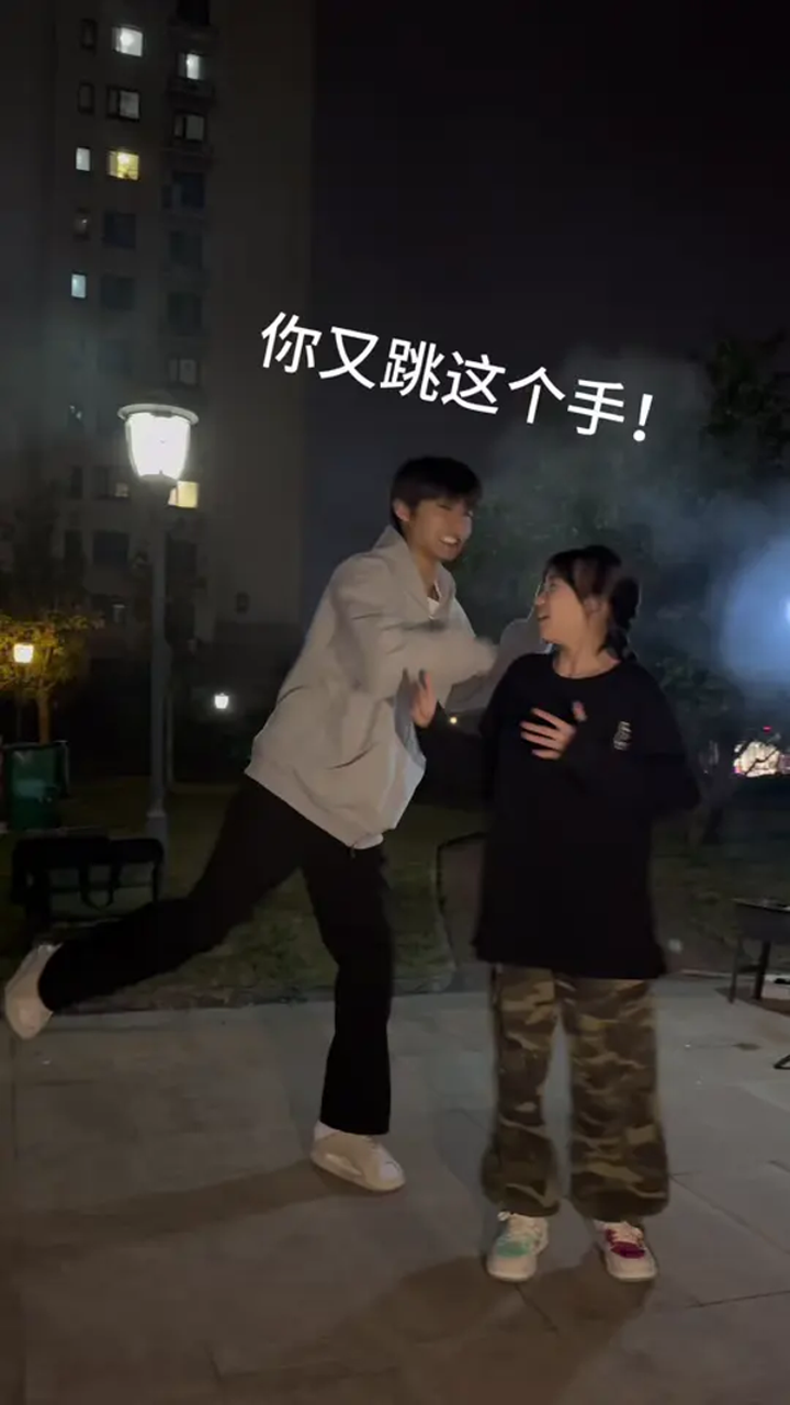 泽泽锐锐,苹果香,苹果香手势舞