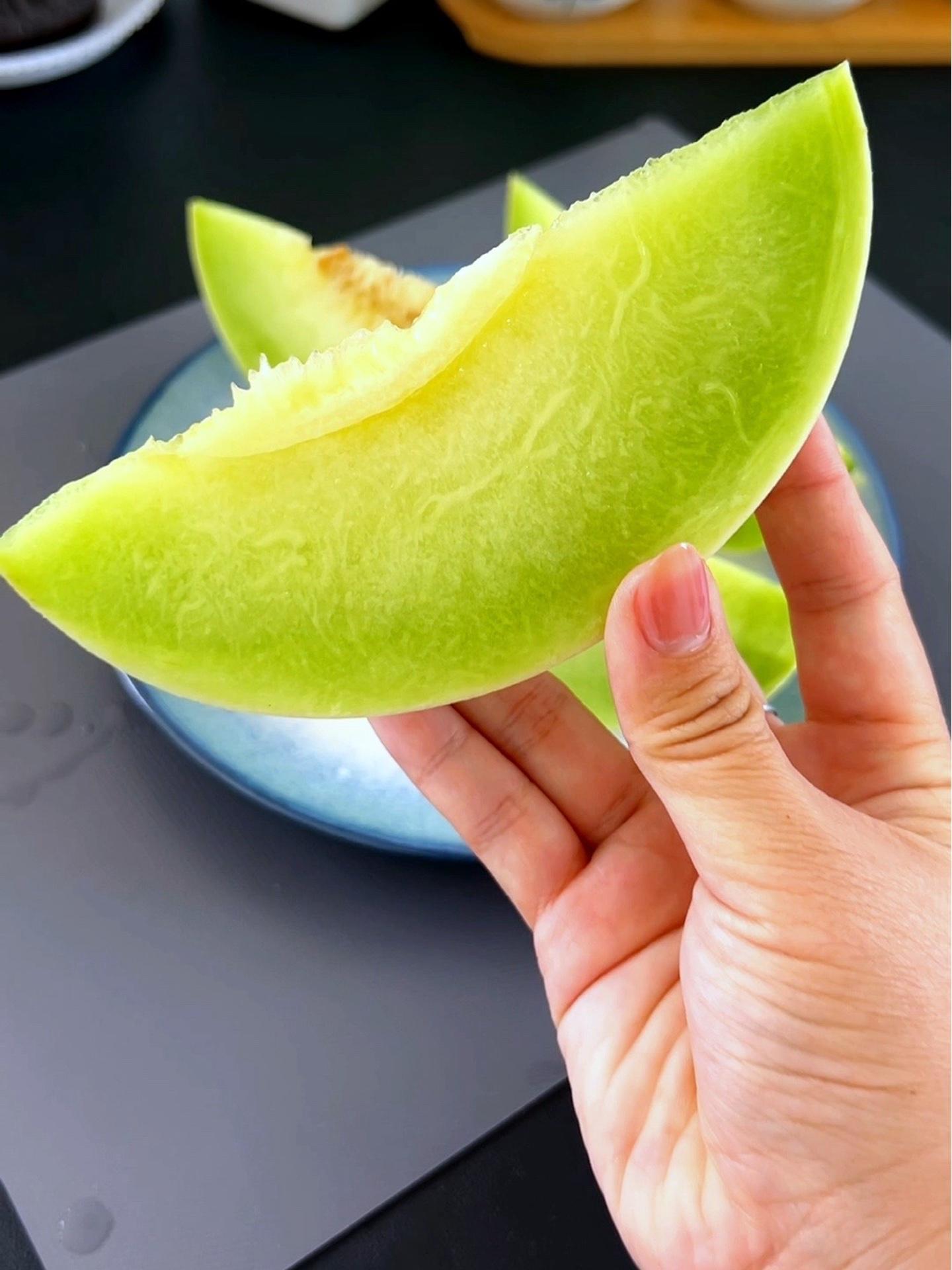 玉菇甜瓜 今年的玉菇甜瓜你们吃了没 还是一如既往