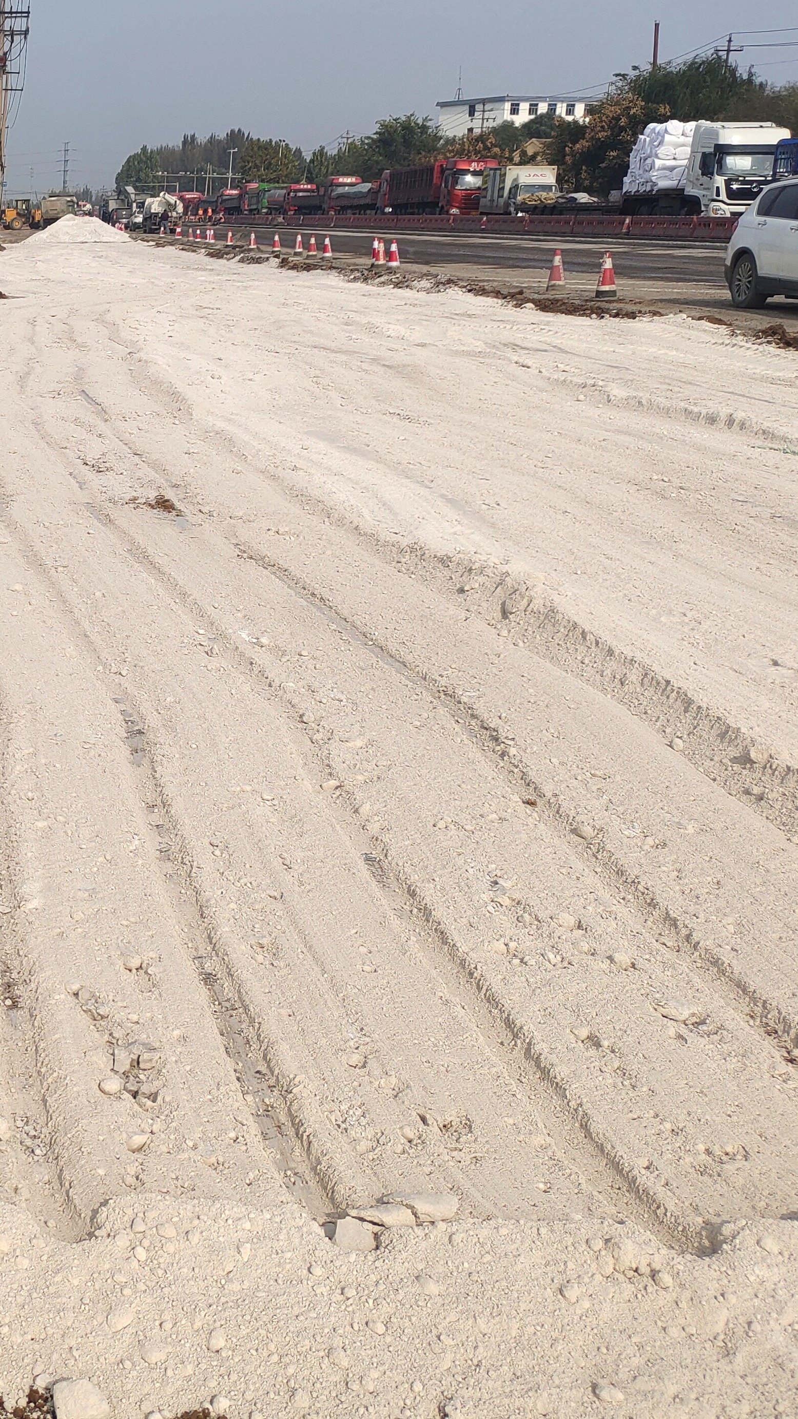 生石灰 修路石灰 道路回填 石灰粉 工程石灰