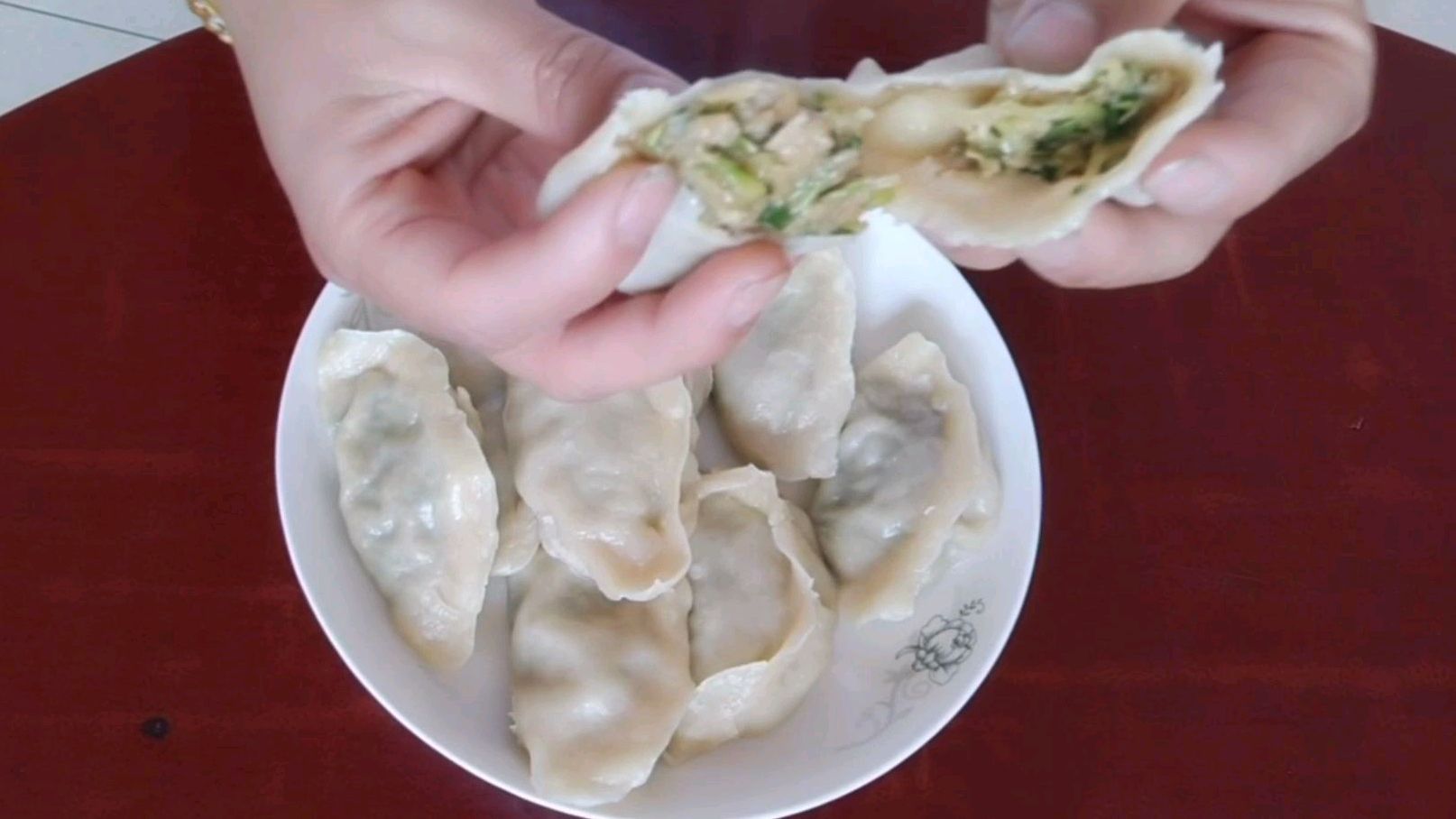 蒸饺这样做,汤多味美,油而不腻,只因里面加了它