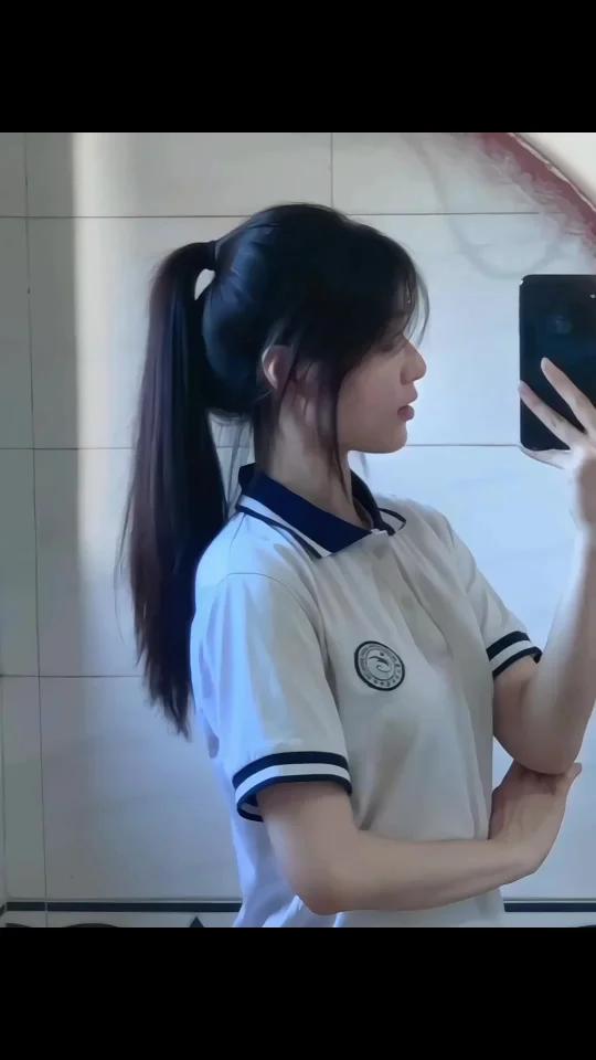 有手就会!超简单蓬松高马尾八字刘海教程