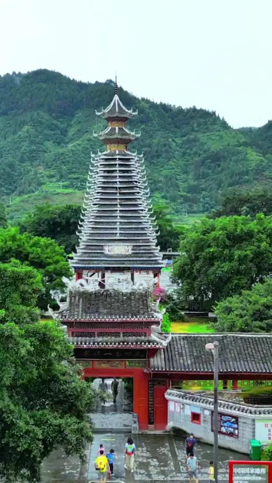 三宝侗寨鼓楼 榕江三宝侗寨鼓楼始建于清道光年间,不用一根钉子,21层