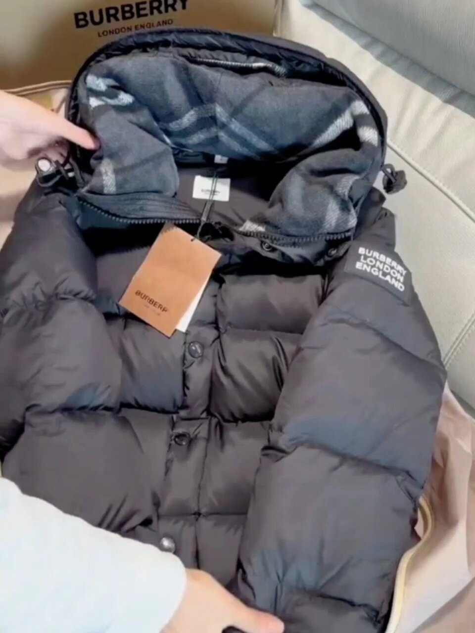 满意度巴宝莉经典格纹可拆卸袖子羽绒服