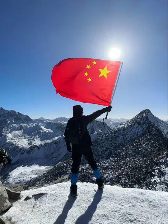 登山户外旗帜图片大全图片