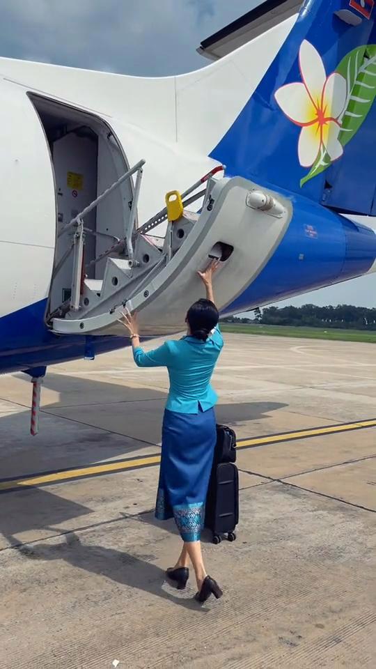 开舱门,小意思  老挝航空 空姐的日常