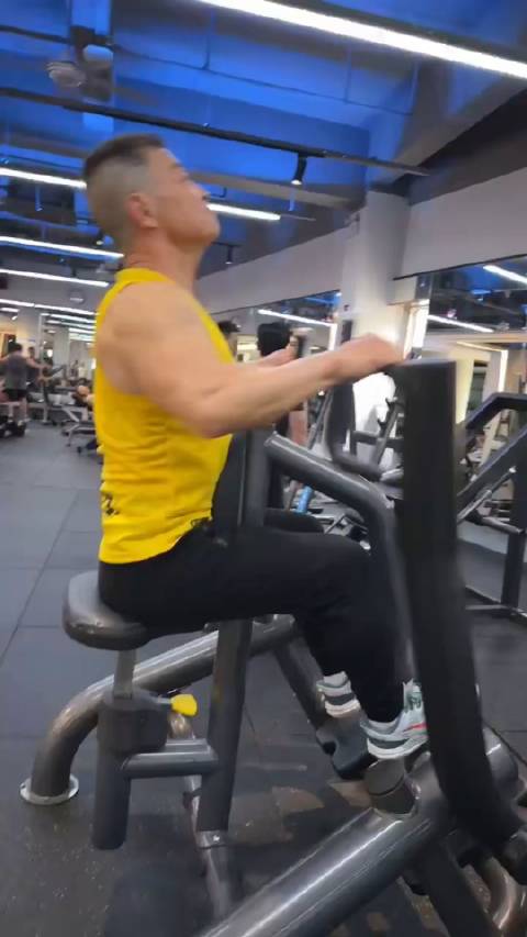 榜样75岁杨新民老师还保持年轻人的状态 微博户外运动节