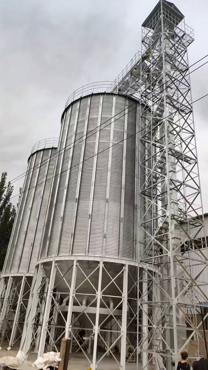 300吨圆形钢板仓出料介绍