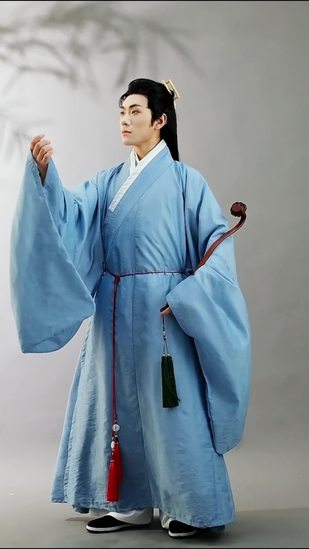 宫红热烈,浅蓝清新,白色纯净,这款明制道袍汉服,带你领略华夏衣冠之美