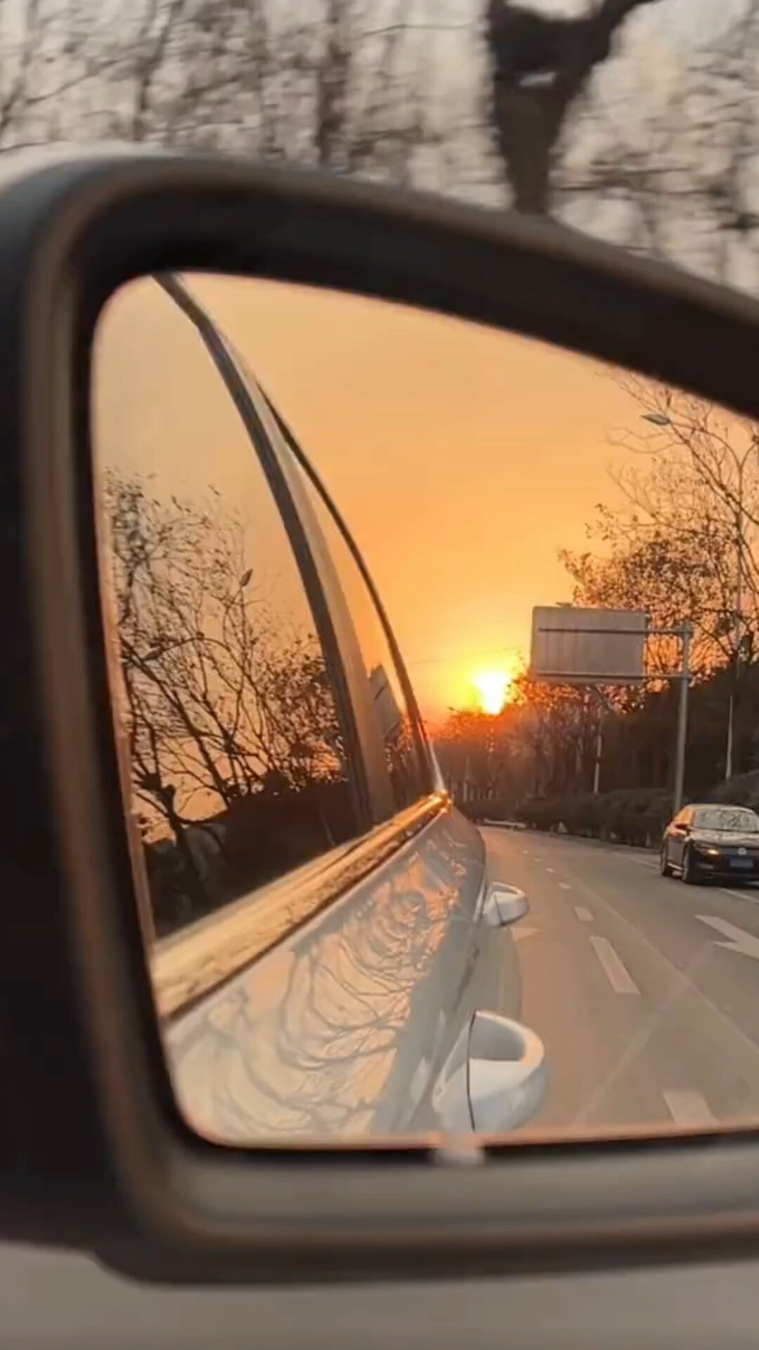 车窗外夕阳素材