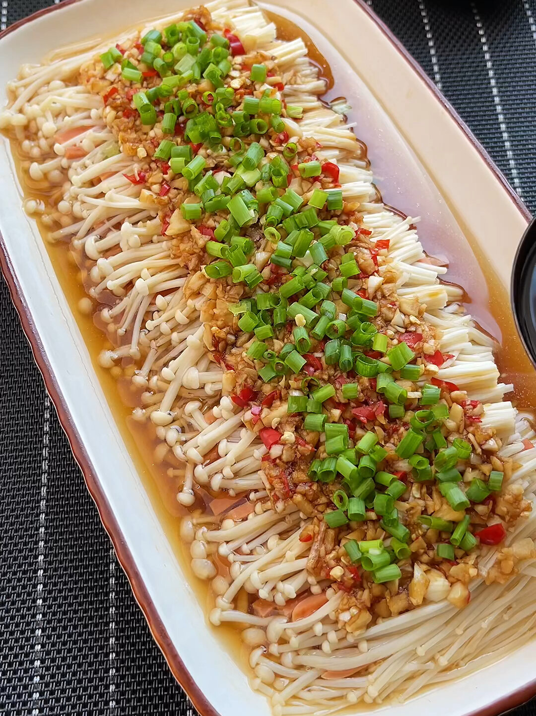 蒜蓉金针菇这样做好吃又好看!