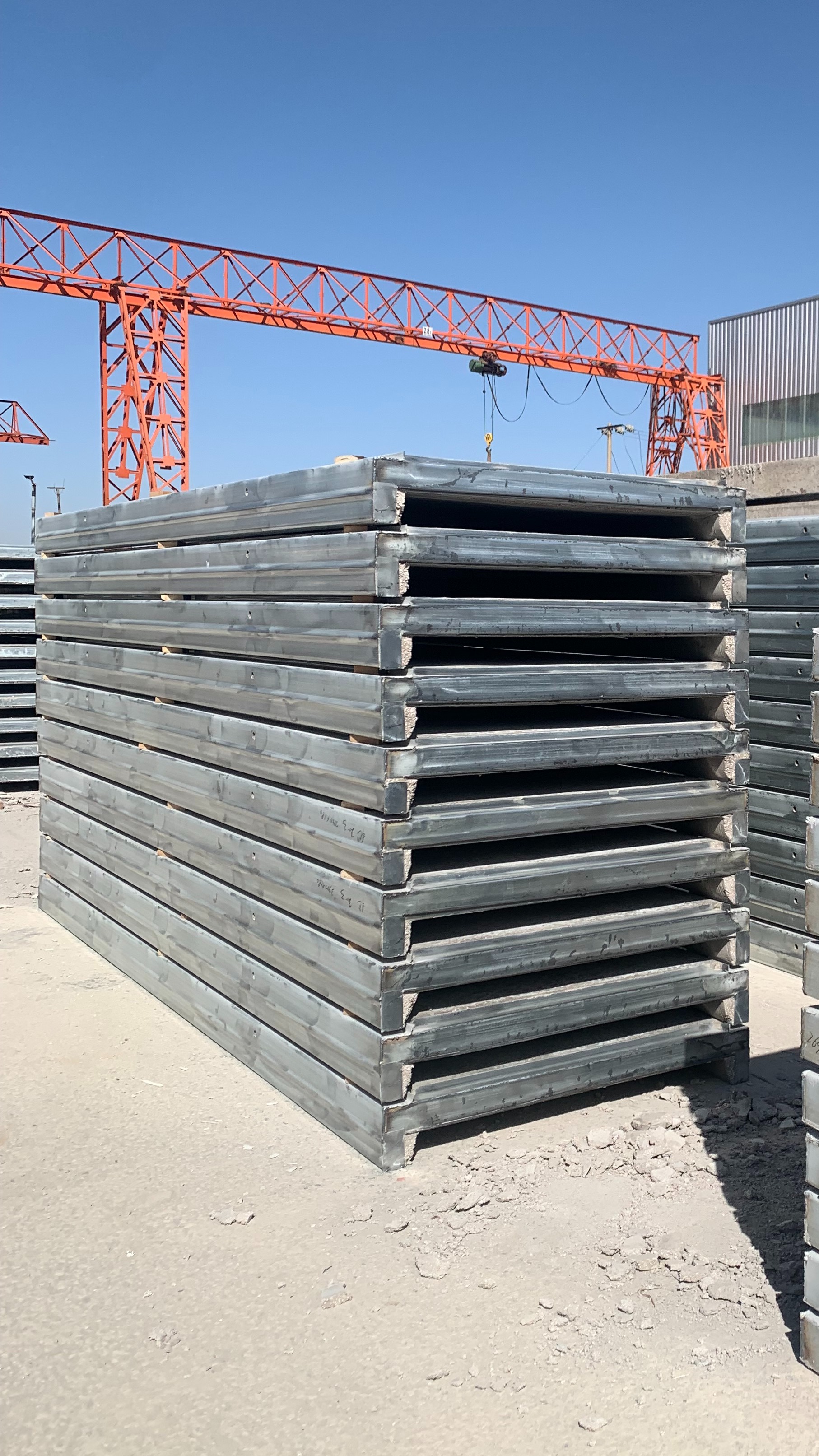 钢骨架轻型板现场安装