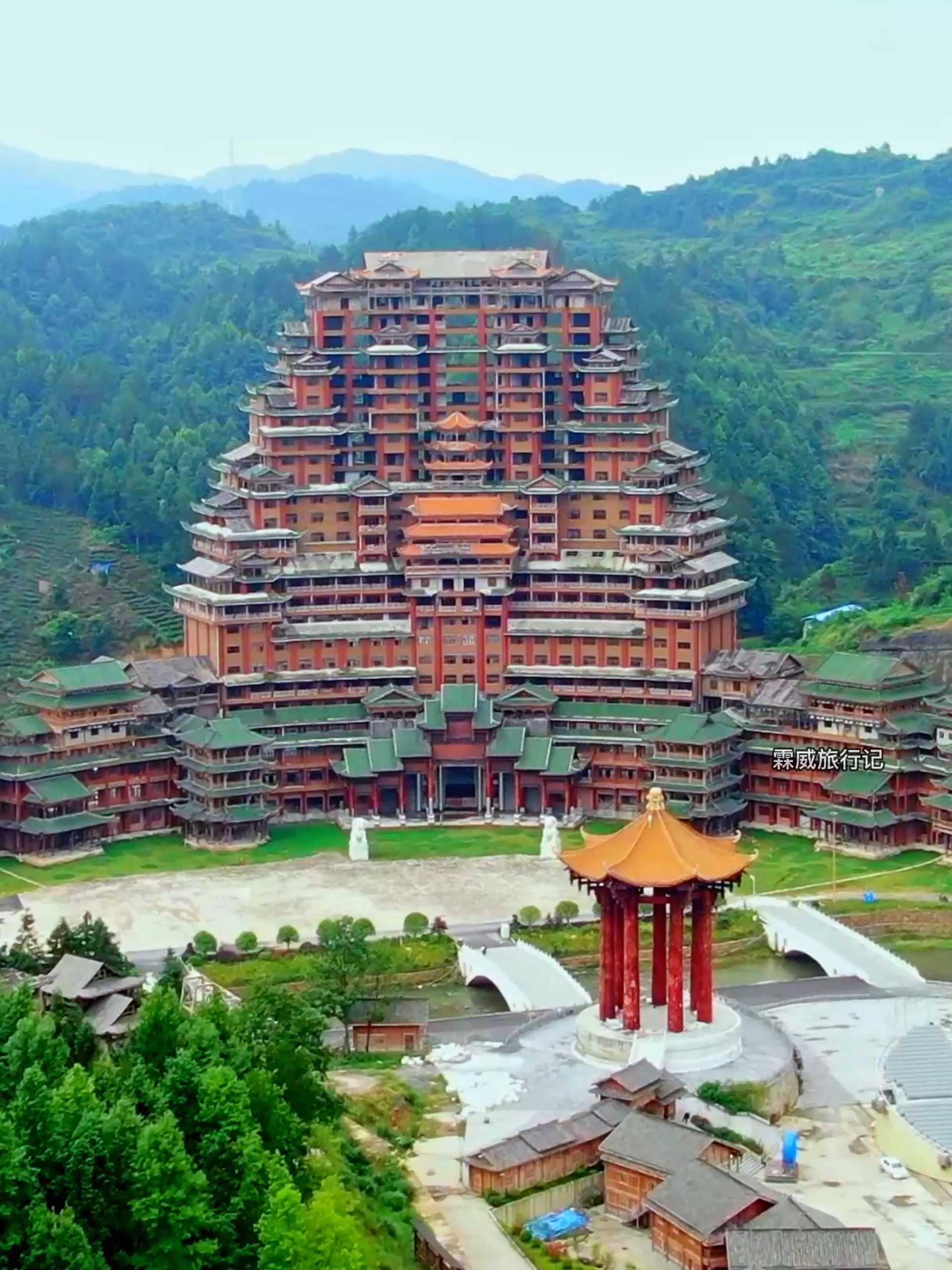 贵州独山水司楼,耗资2亿元,高99.9米