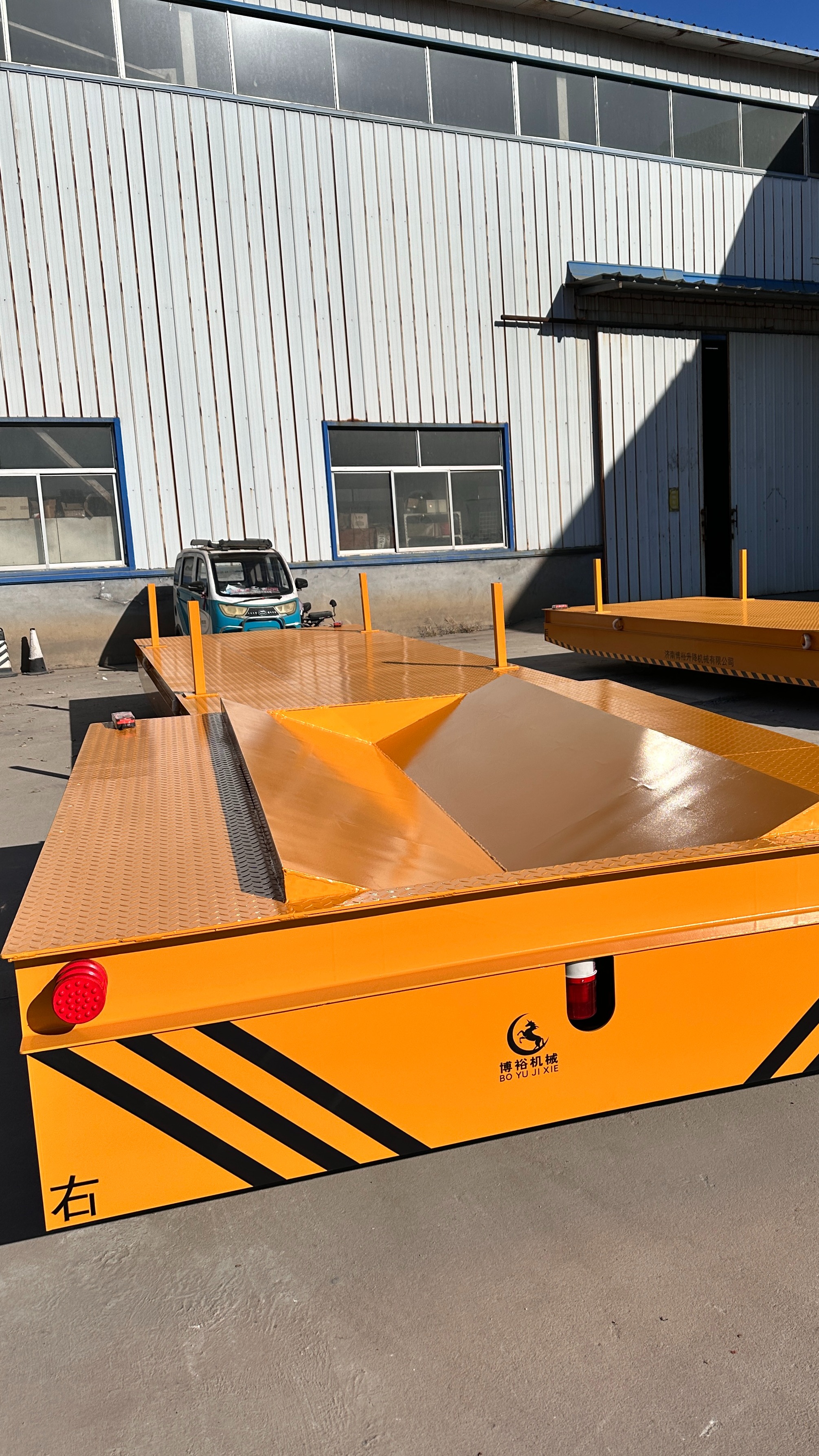 30吨u型架铝材钢卷运输电动平车固定防滑圆形管具车间搬运