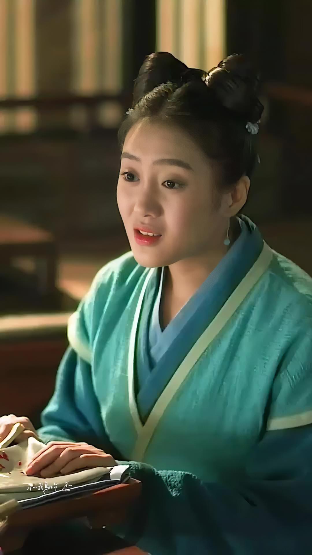 小桃和喜鹊都知道自家姑娘的小金库,而墨兰还在计较那一两半的银子