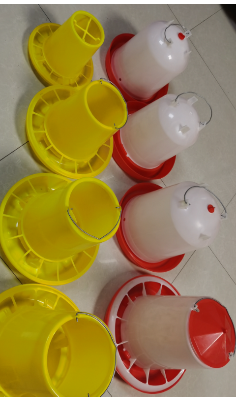 家禽饮水桶 鸡笼喂水桶饮水育雏料桶