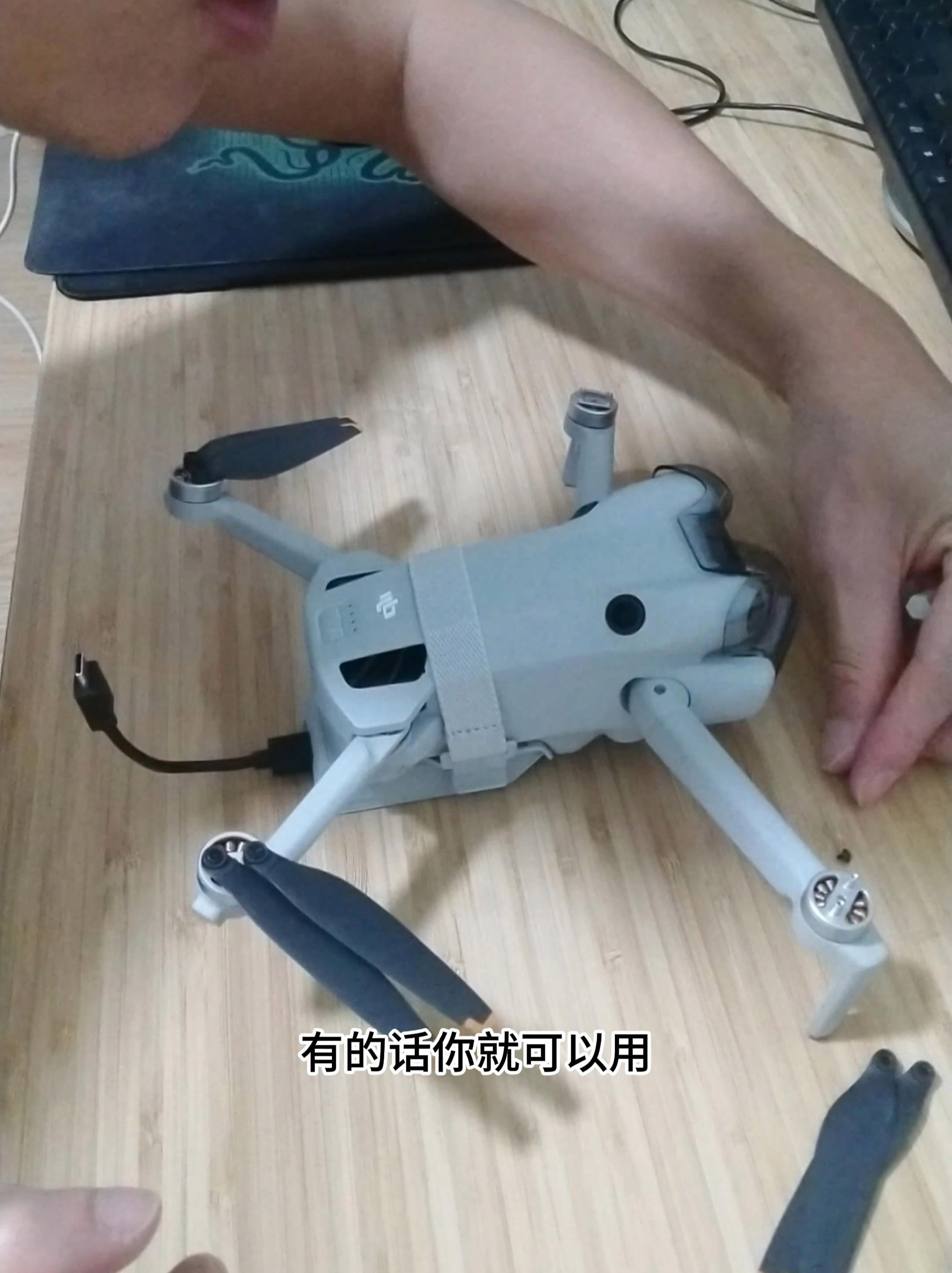 无人机炸机后如何换桨叶 无人机炸机后如何换桨叶 大疆迷你4pro