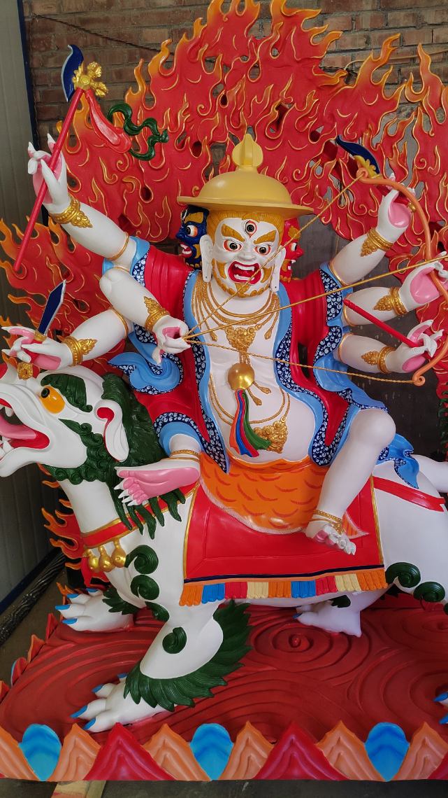 白哈尔神佛像又称白哈尔王,纯铜铸造,彩绘工艺,做工怎么样