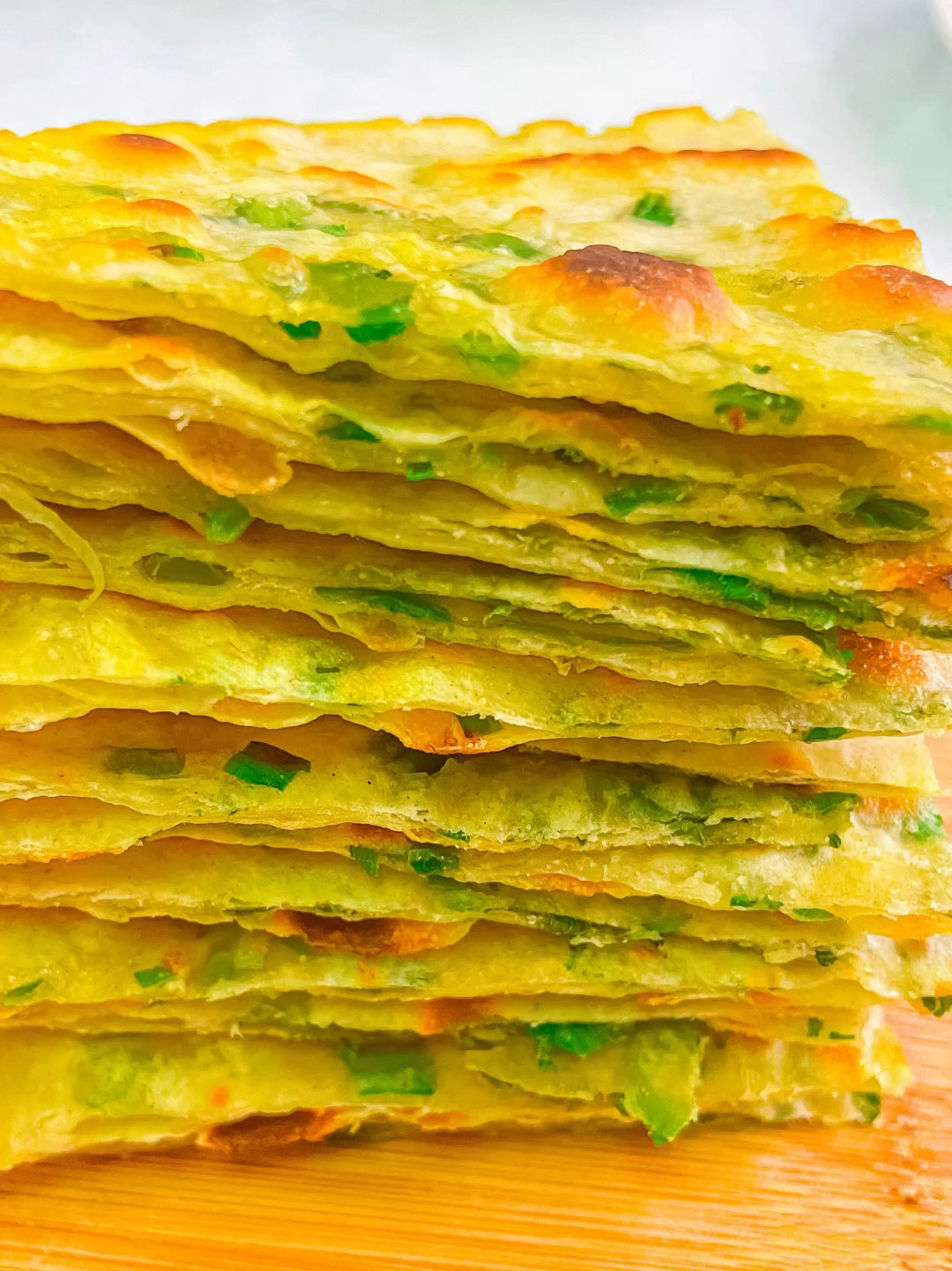 懒人早餐|饺子皮千层葱油饼,香酥脆