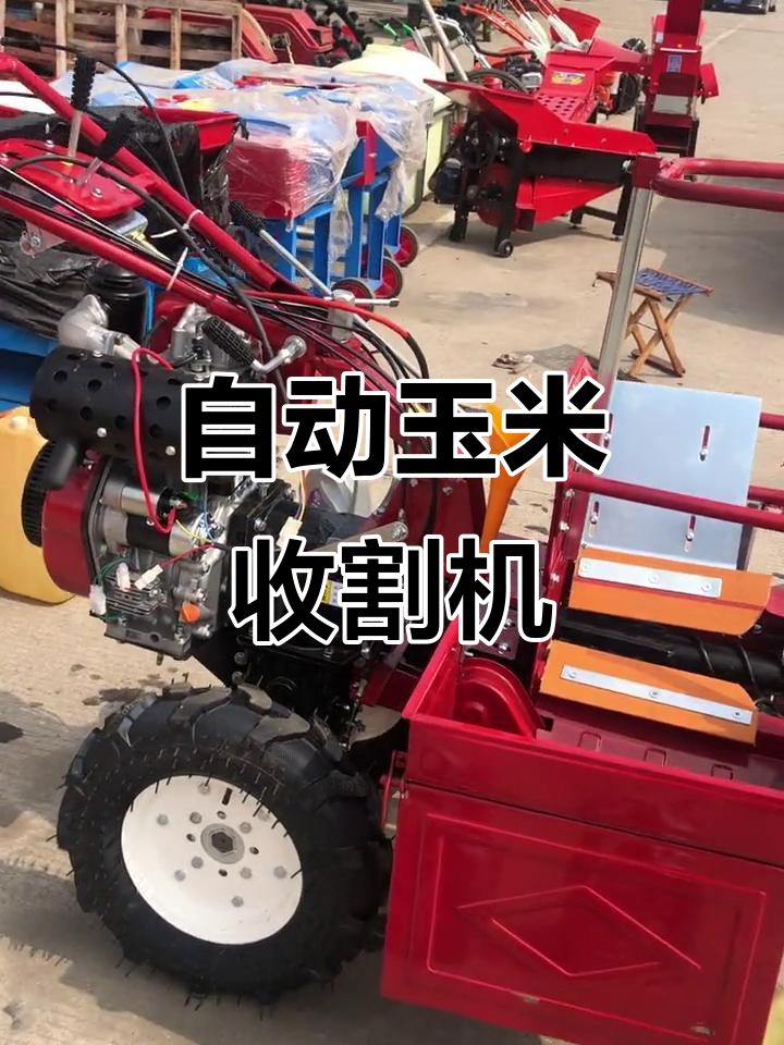 12马力柴油玉米收获机,自动剥皮,秸秆粉碎,放粮更轻松