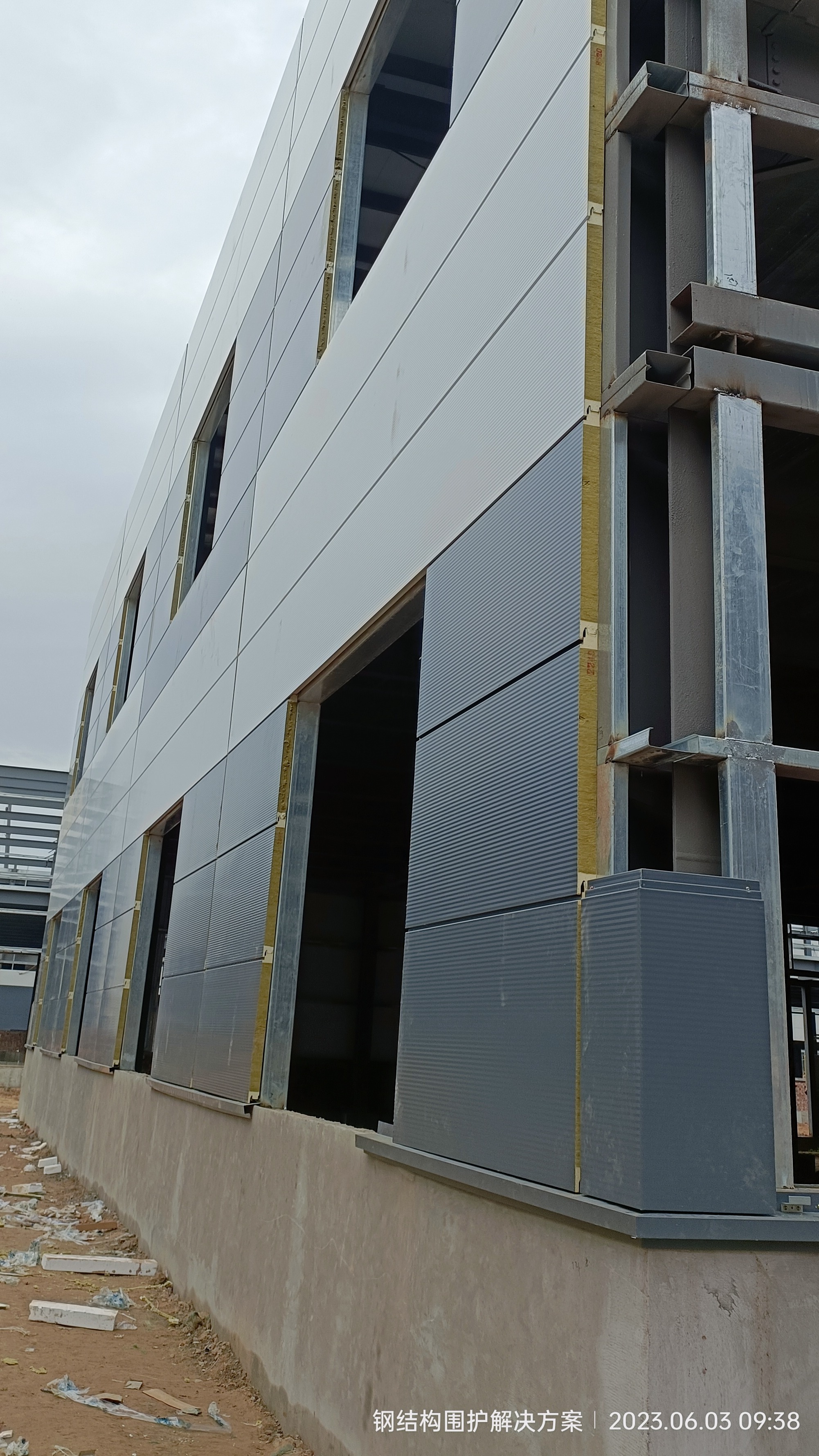 金属面岩棉夹芯板安装效果