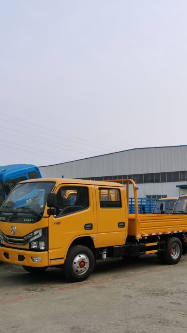 东风多利卡客货两用双排自卸车,双排座公路养护车