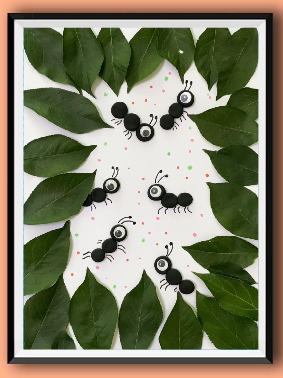 用树叶和粘土来做创意贴画《草丛中的蚂蚁》-度小视