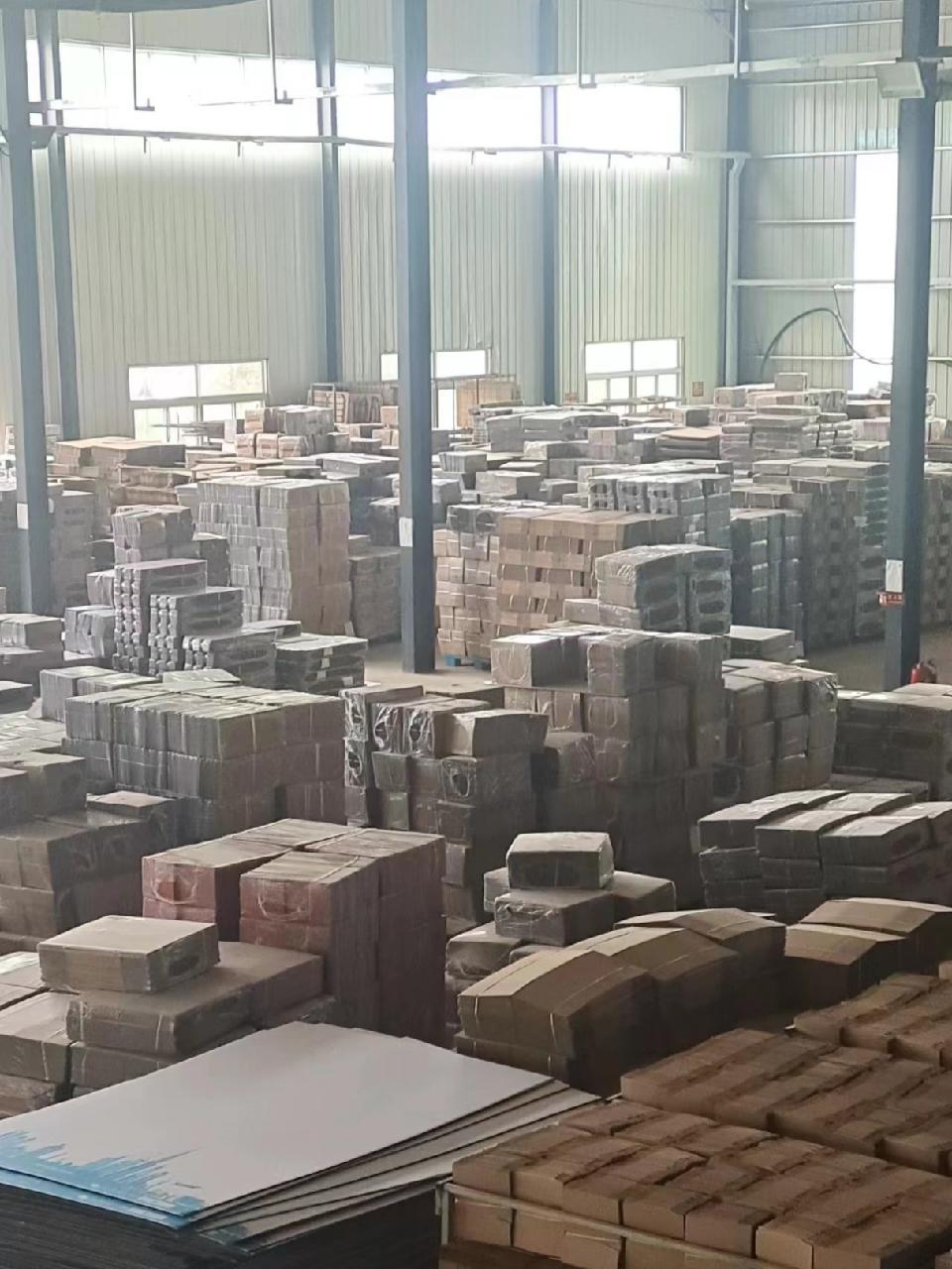 纸箱包装 自动化生产线 包装盒生产 生产车间现场 车间一角