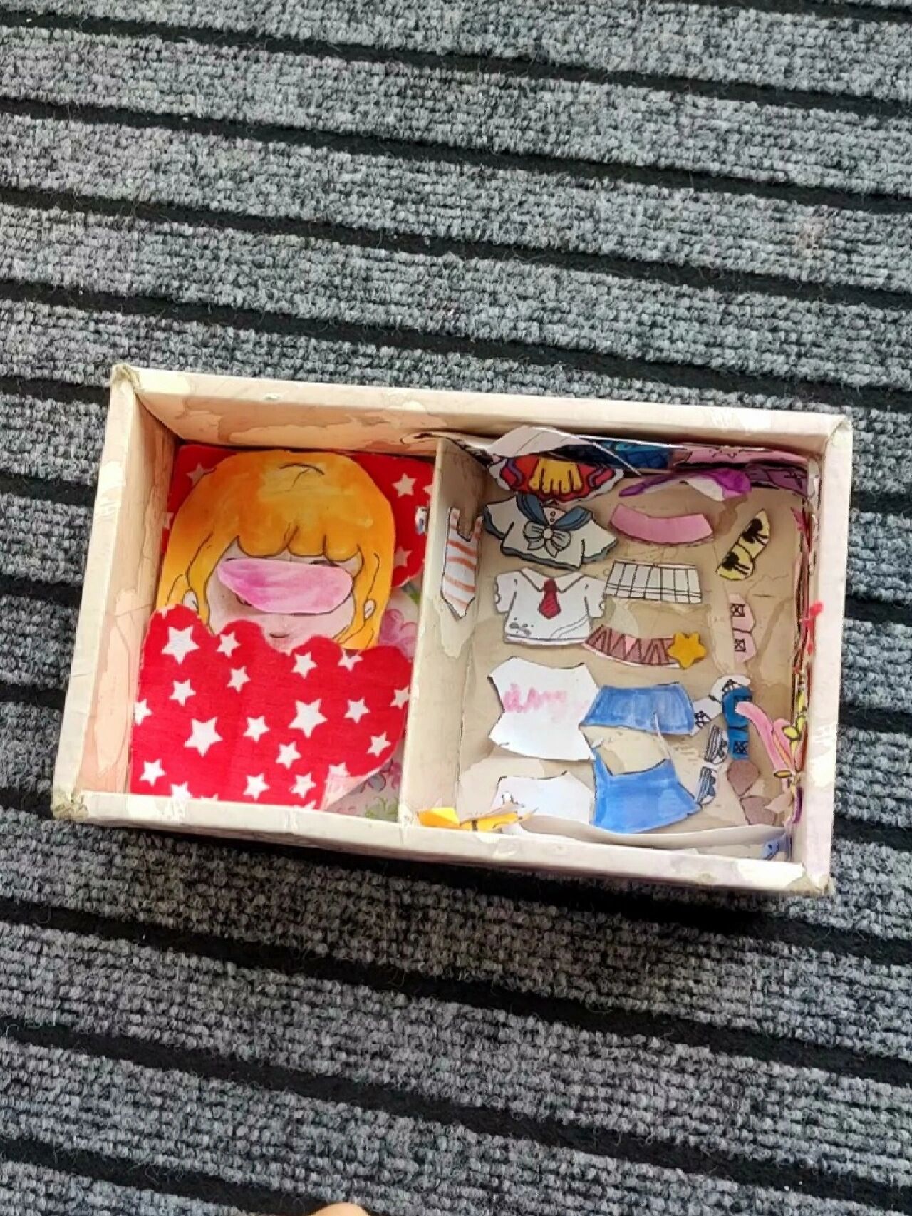 自制纸娃娃换装