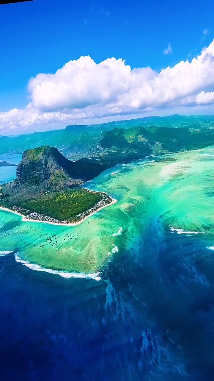 毛里求斯发现了一个罕见的水下瀑布.带着微博去旅行