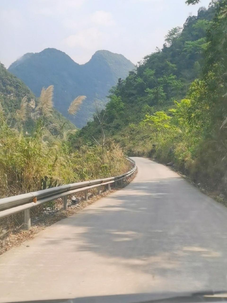 大山深处自然美山清水秀好风光 人生就像山路十八弯 风景优美空气清新