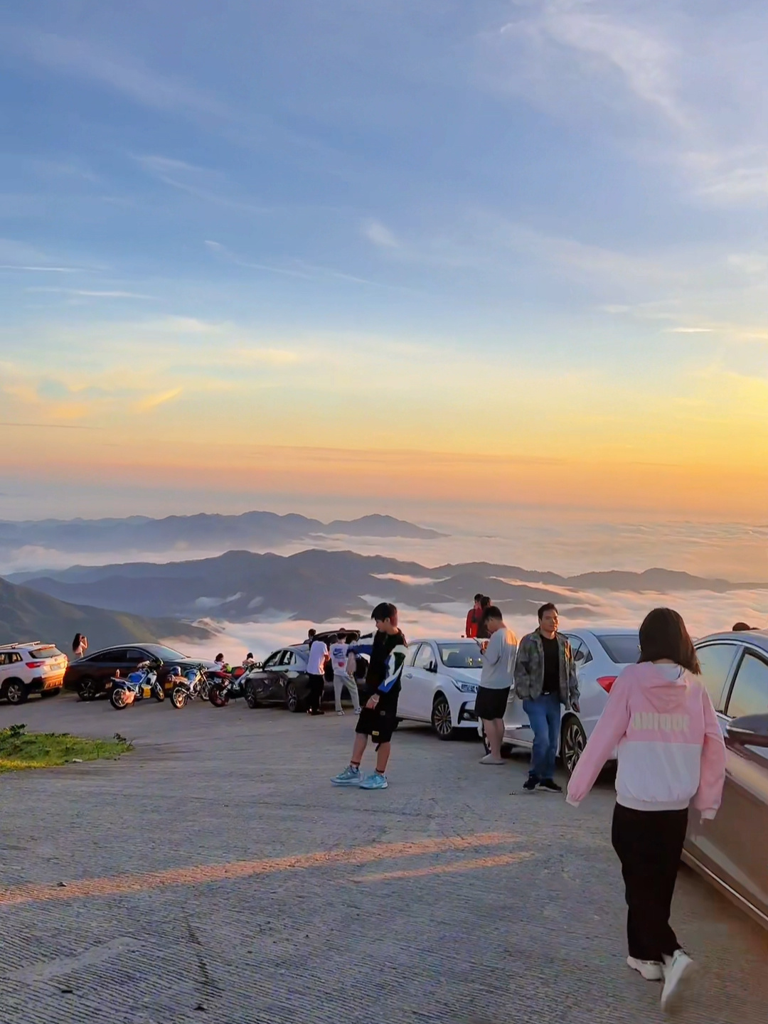 8月12号罗定风车山实时日出云海