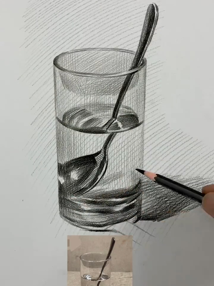 玻璃杯素描临摹图片