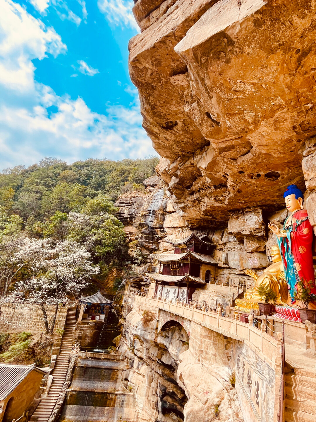 石宝山宝相寺图片