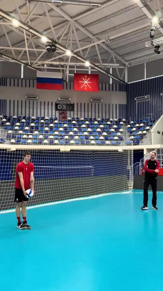 俄罗斯男排训练 排球