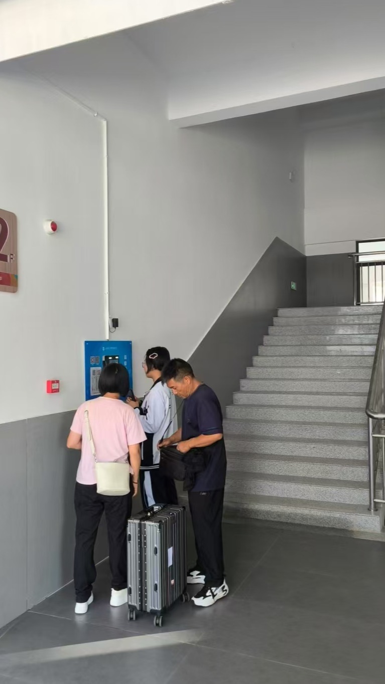 校园电话机刷卡办理(学校电话机的卡怎么办)