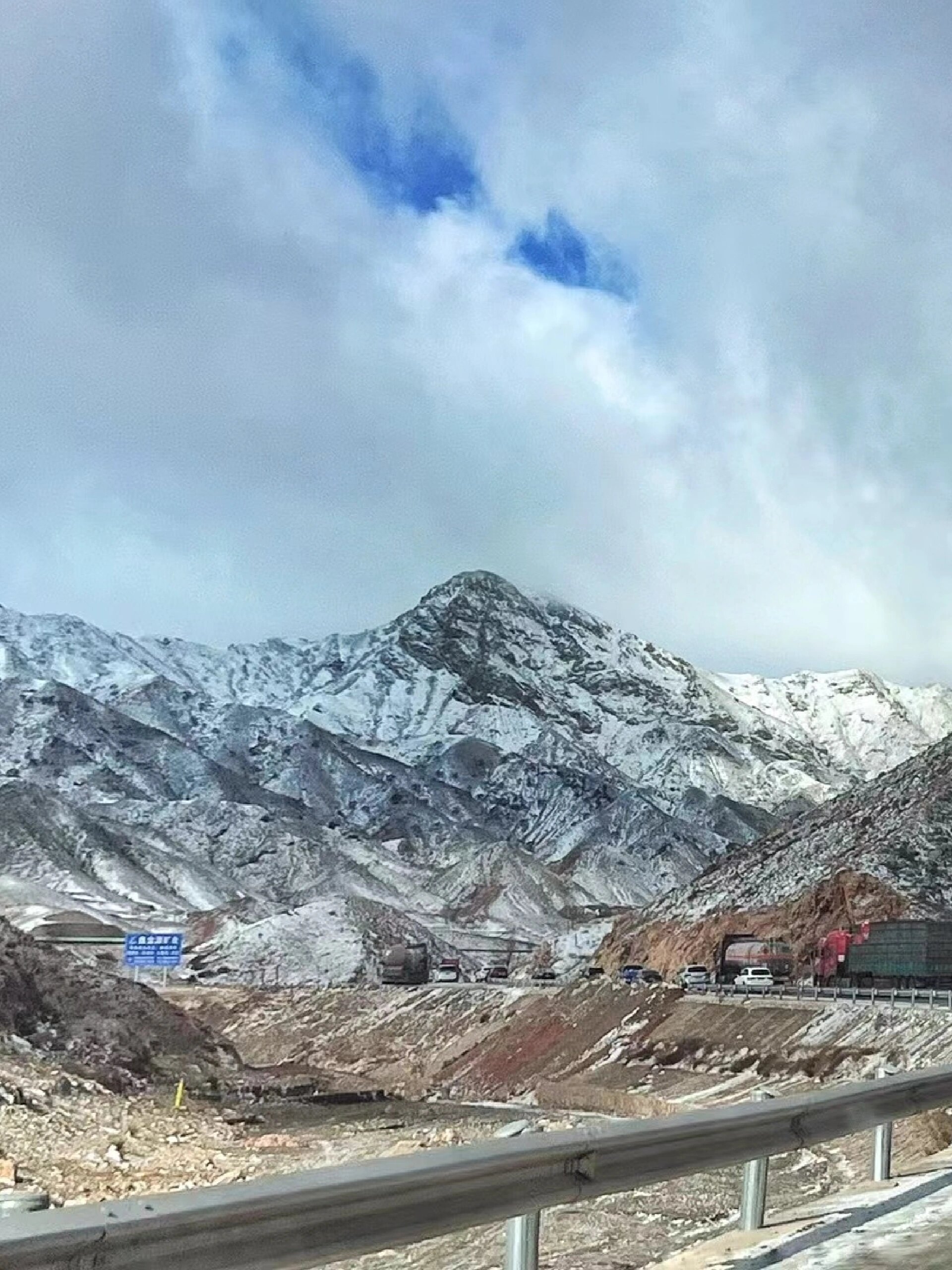 银川贺兰山雪景图片