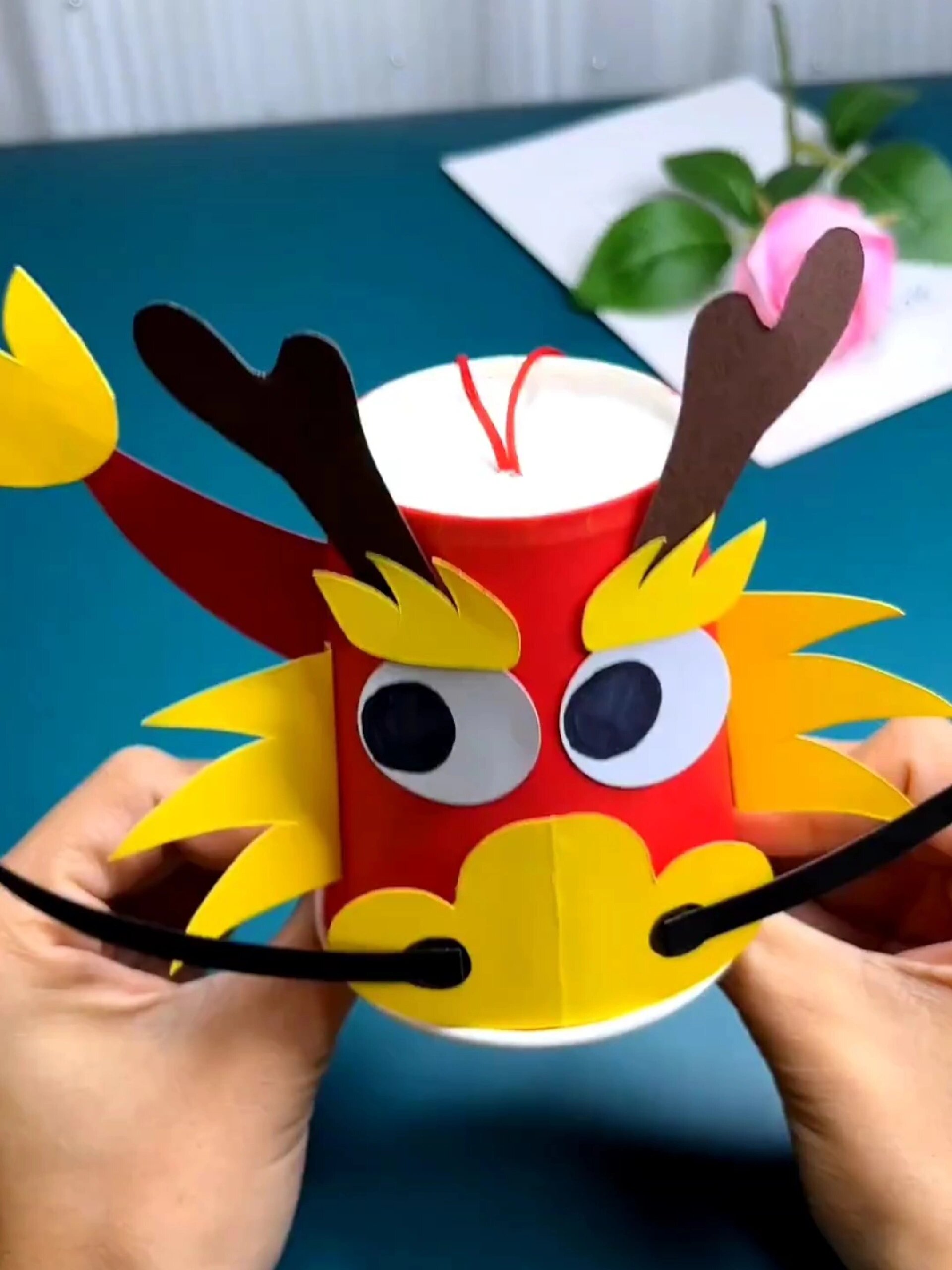 纸杯做的龙龙