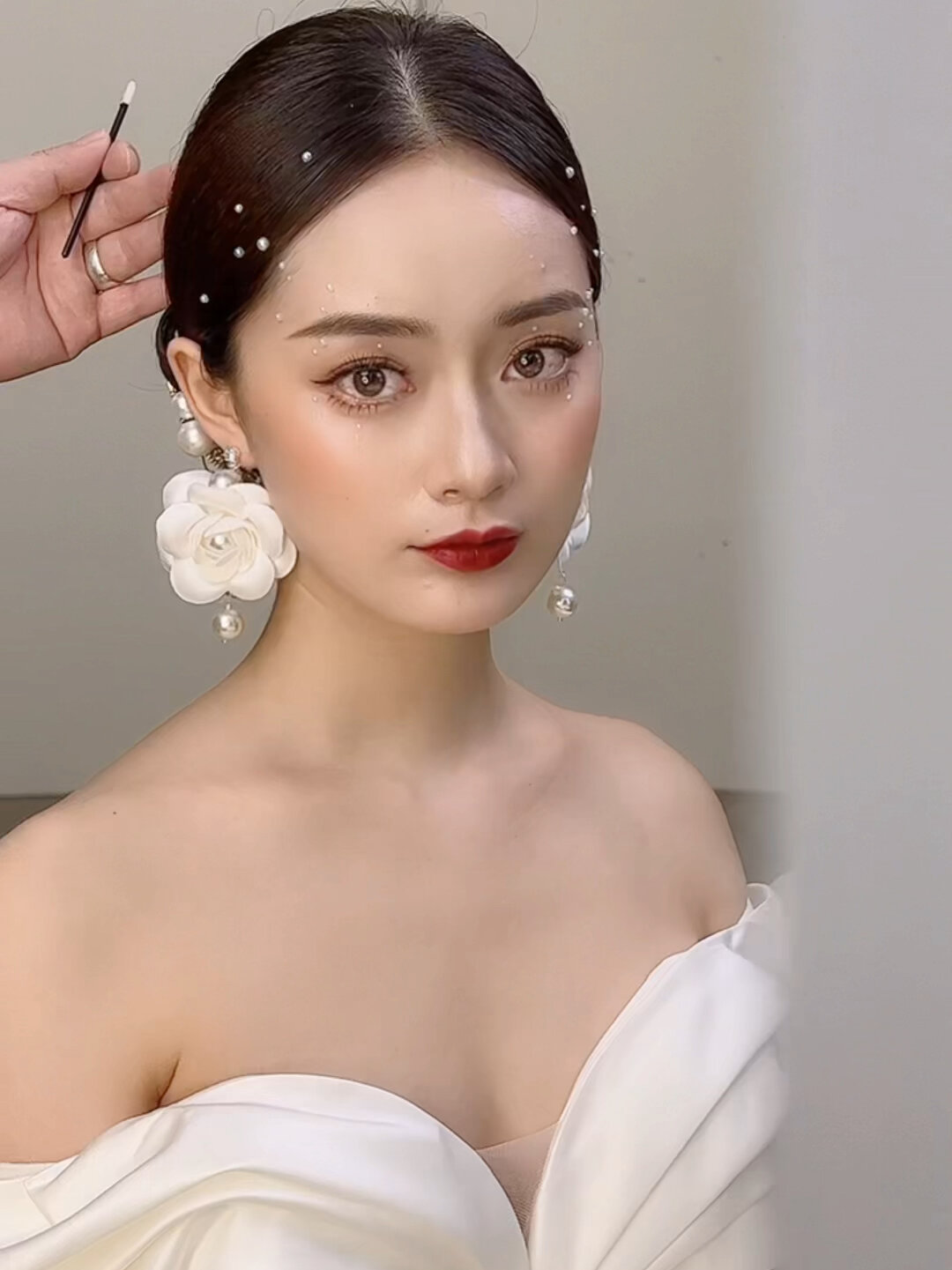 简约高级白纱新娘造型教程