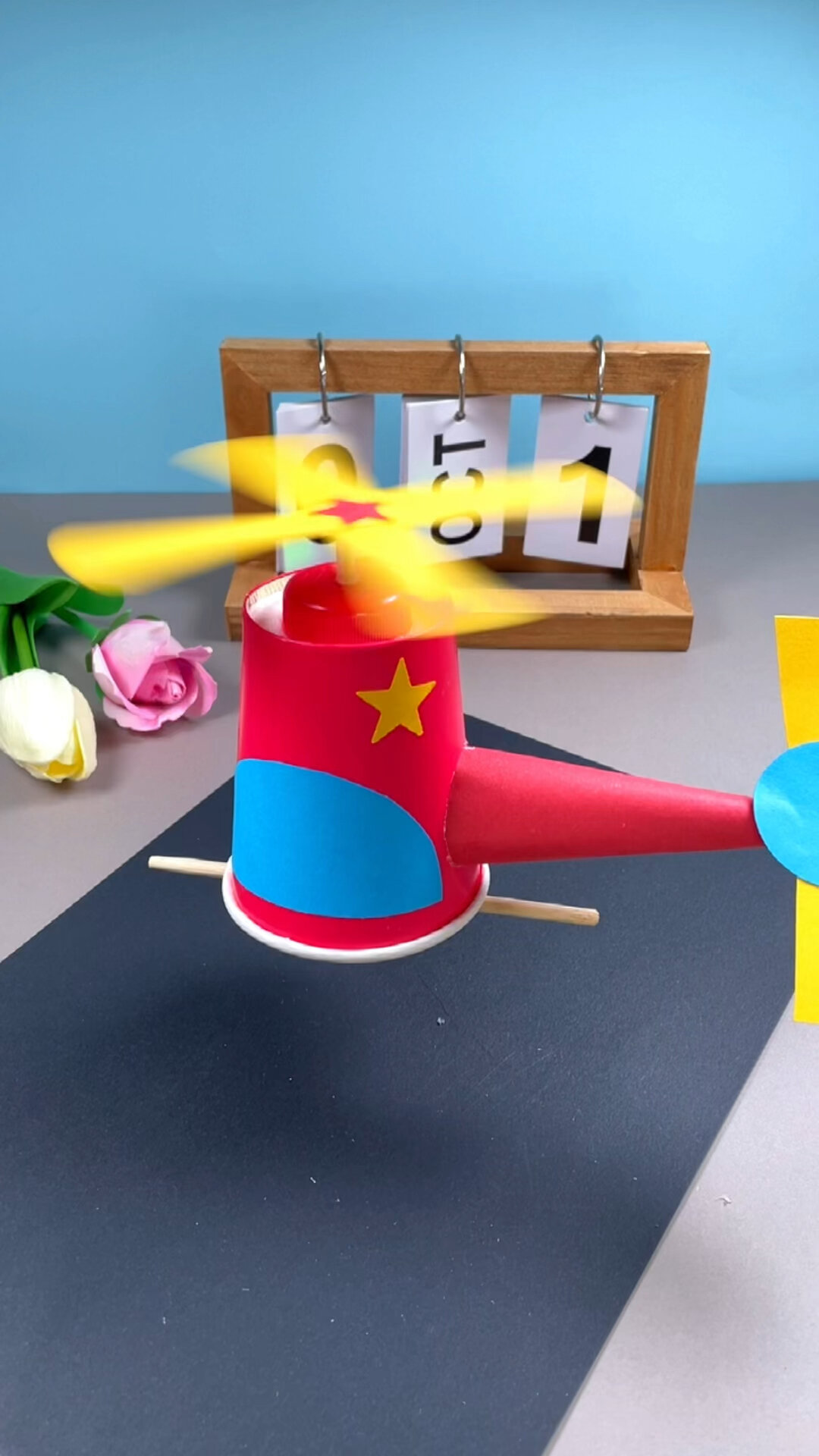 哄娃神器!用一次性纸杯做一架直升飞机-度小视