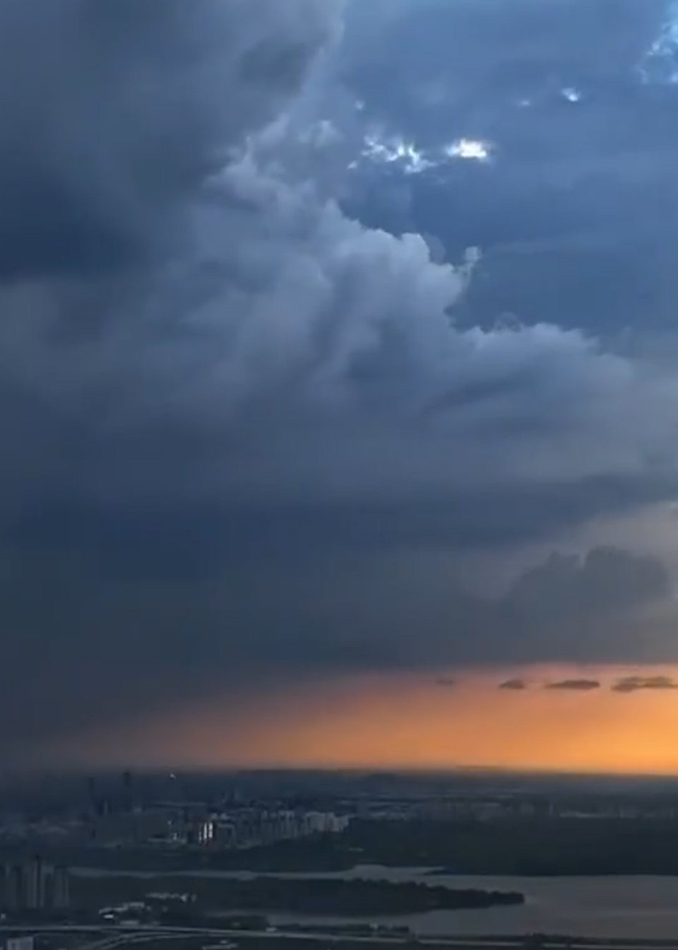 一半阴雨一半晴图片图片