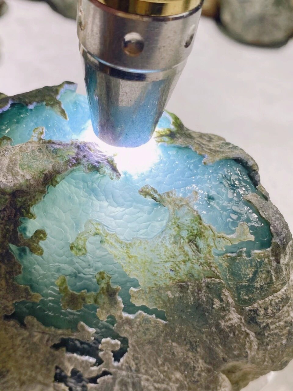 收藏级莫西沙脱沙冰飘花翡翠原石