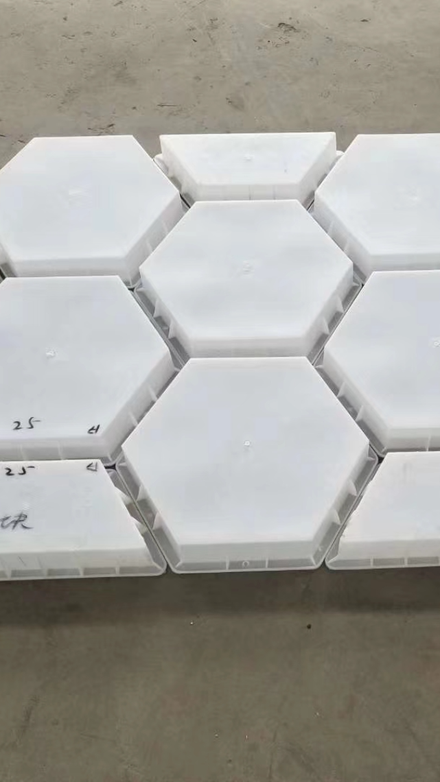 空心六角六棱块塑料模具实心模具 下雨装车过程