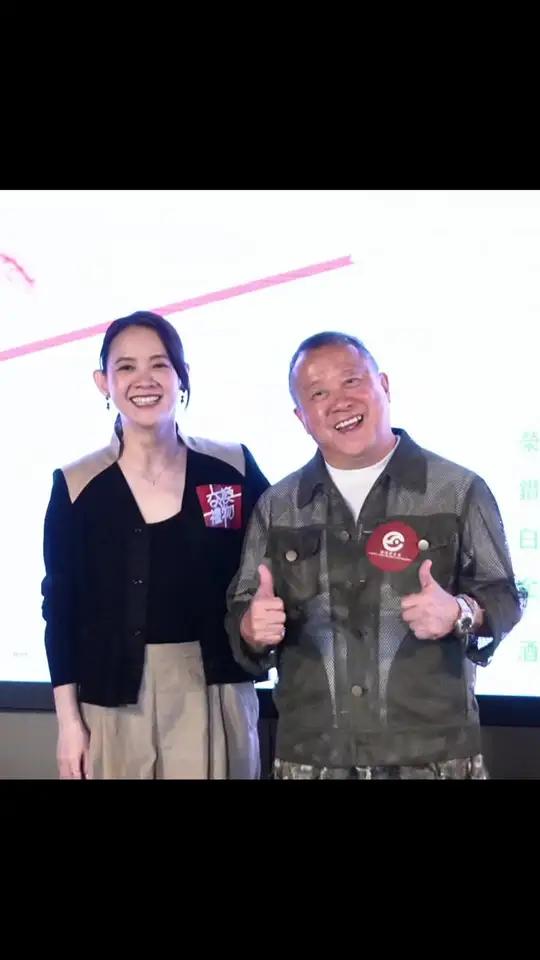 携女儿曾宝仪同框亮相活动!