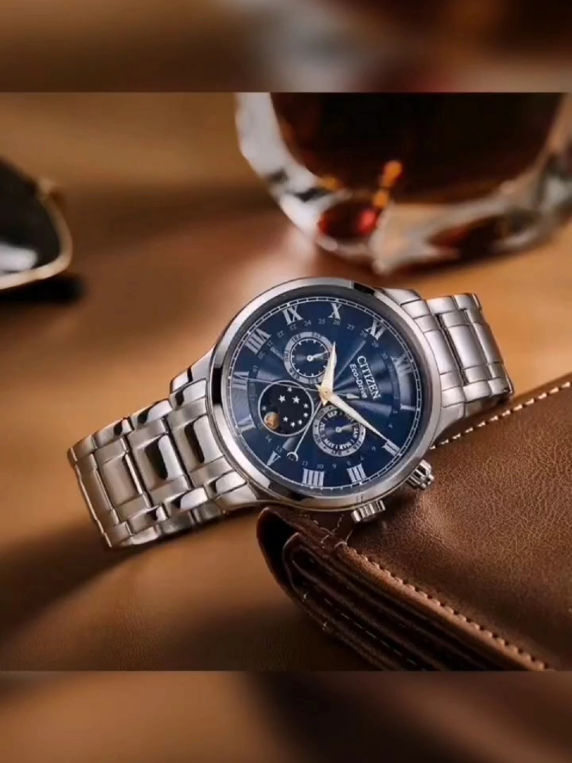 「西铁城」光动能月相腕表