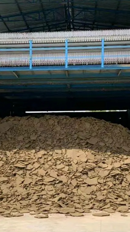 压滤机卸泥饼视频