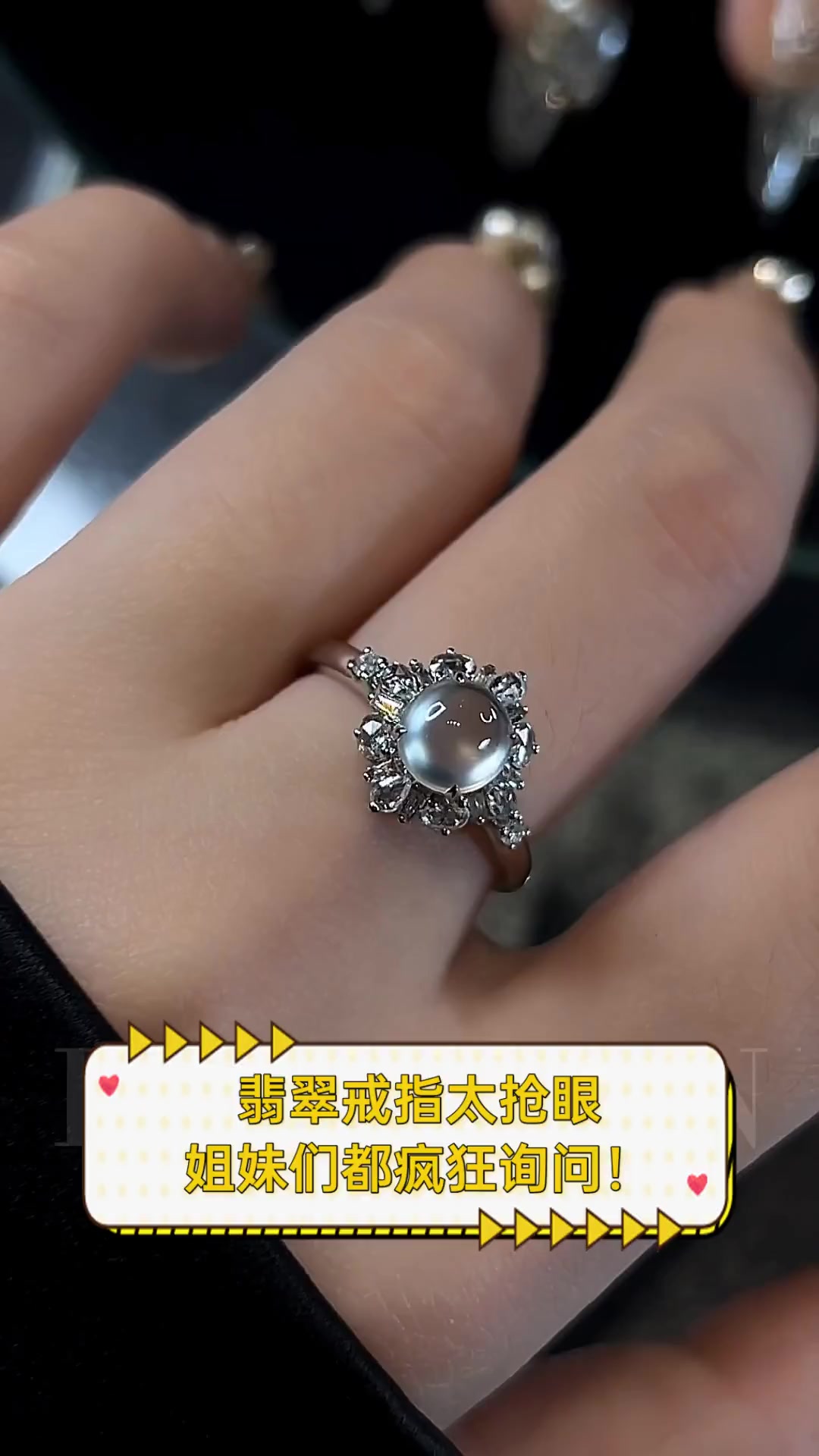香港翡翠戒指价格多少(香港翡翠手镯拍卖价格) 第2张