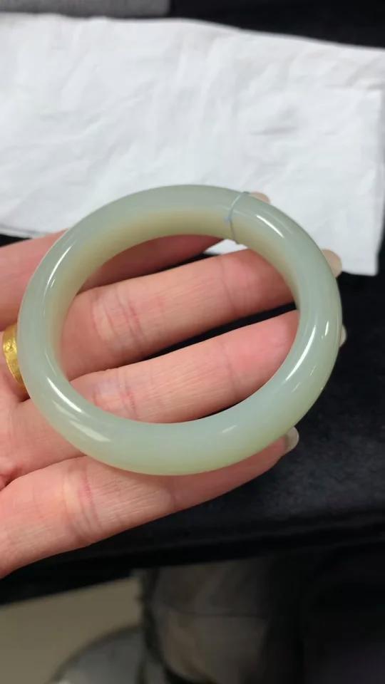 新疆和田玉且末近矿高青白手镯,圈口51,条宽1.25,壁厚0